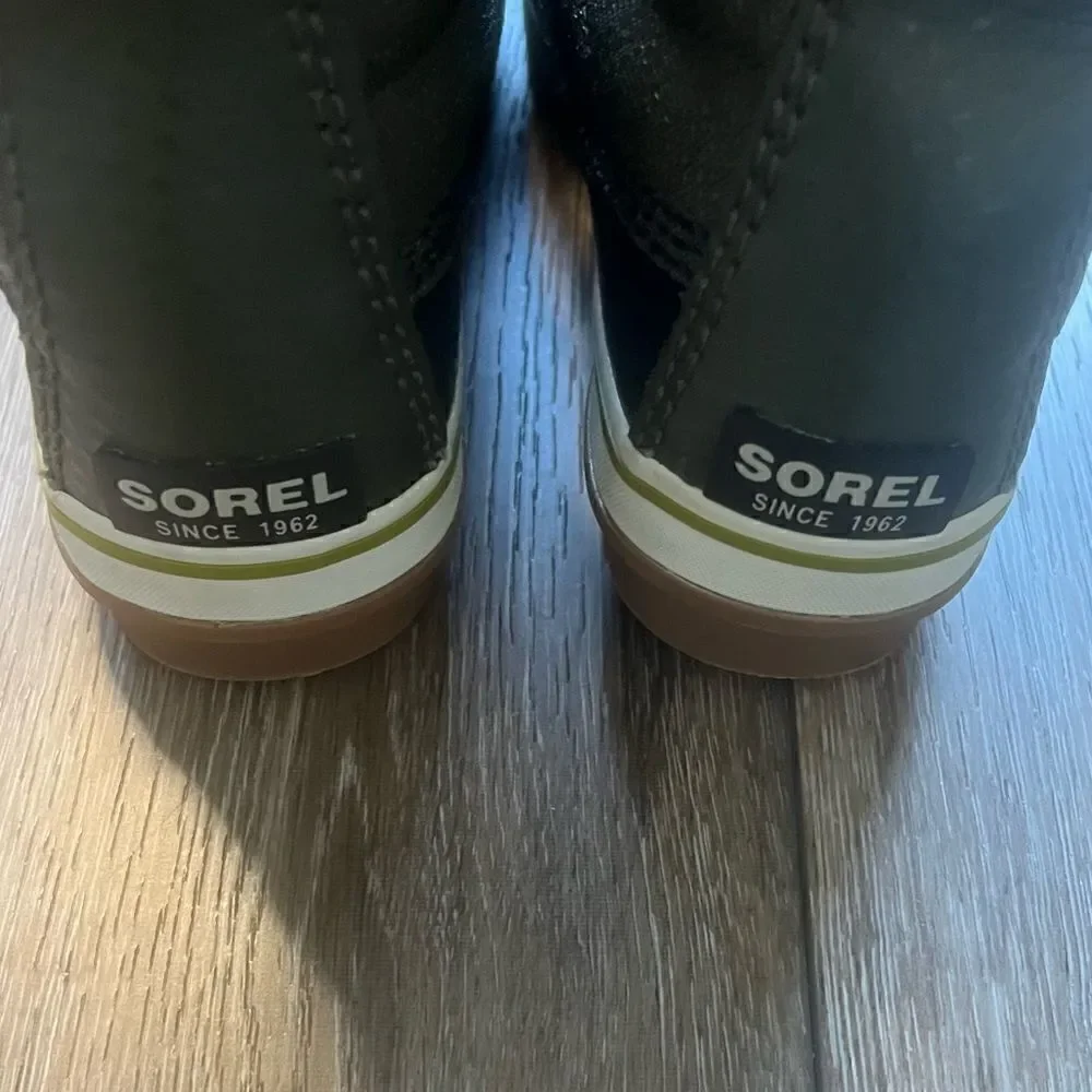 Sorel Tofino II Black & Green Boots (2)